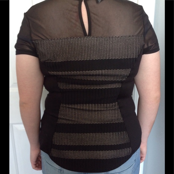 Form fitting top. NWT - Picture 2 of 3